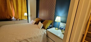 1 bedroom, WiFi, bed sheets - "BlueSky" air-conditioning-wi-fi garage- 5m from town center.  (Aix-en-Provence)