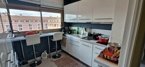 Microondas, horno, placa de cocina, lavavajillas