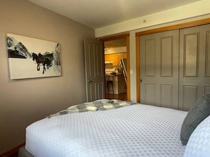 1 bedroom, iron/ironing board, travel cot, free WiFi