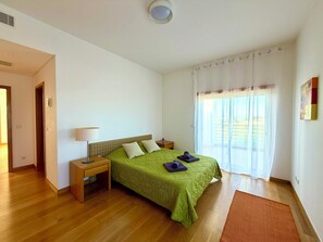 4 bedrooms, iron/ironing board, travel cot, WiFi