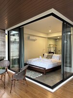 Habitación Deluxe doble, vistas al río | Escritorio, espacio para trabajar con un portátil, cortinas opacas