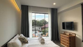 Deluxe Double Room, Balcony, Garden View | Desk, laptop workspace, blackout drapes, free WiFi