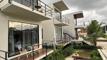 Deluxe Double Room, Balcony, Garden View | Interior