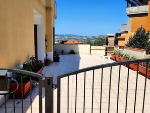 Terrace/patio - Appartamentino con Vista sui Sibillini e Borgo (Castorano)