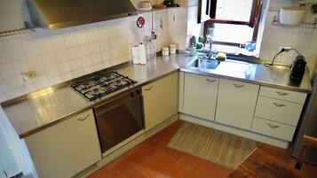 Réfrigérateur, four, plaque de cuisson, lave-vaisselle