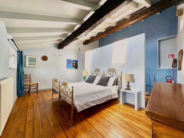 2 bedrooms, desk, iron/ironing board, travel crib