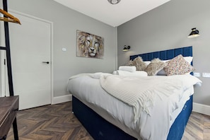 4 bedrooms, desk, iron/ironing board, free WiFi
