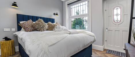 4 bedrooms, desk, iron/ironing board, free WiFi