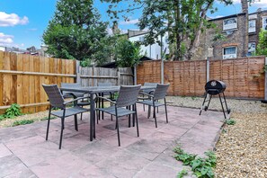 Outdoor dining - Welcoming and Radiant - Lovely & Family Friendly! (London)
