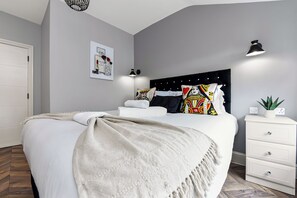 4 bedrooms, desk, iron/ironing board, free WiFi