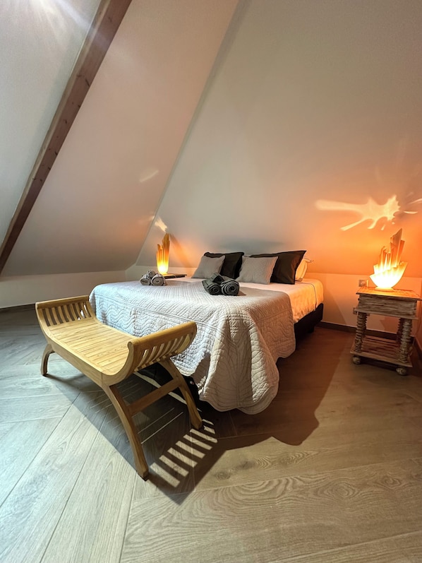 3 chambres, fer et planche à repasser, Wi-Fi, draps fournis