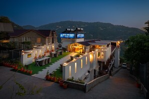 Front of property - Hotel The Chabal (Kasauli)