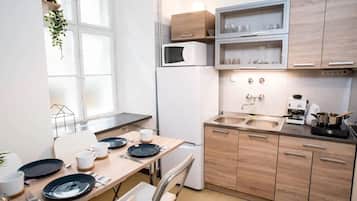 Frigorifero, microonde, macchina per tè/caffè, bollitore elettrico
