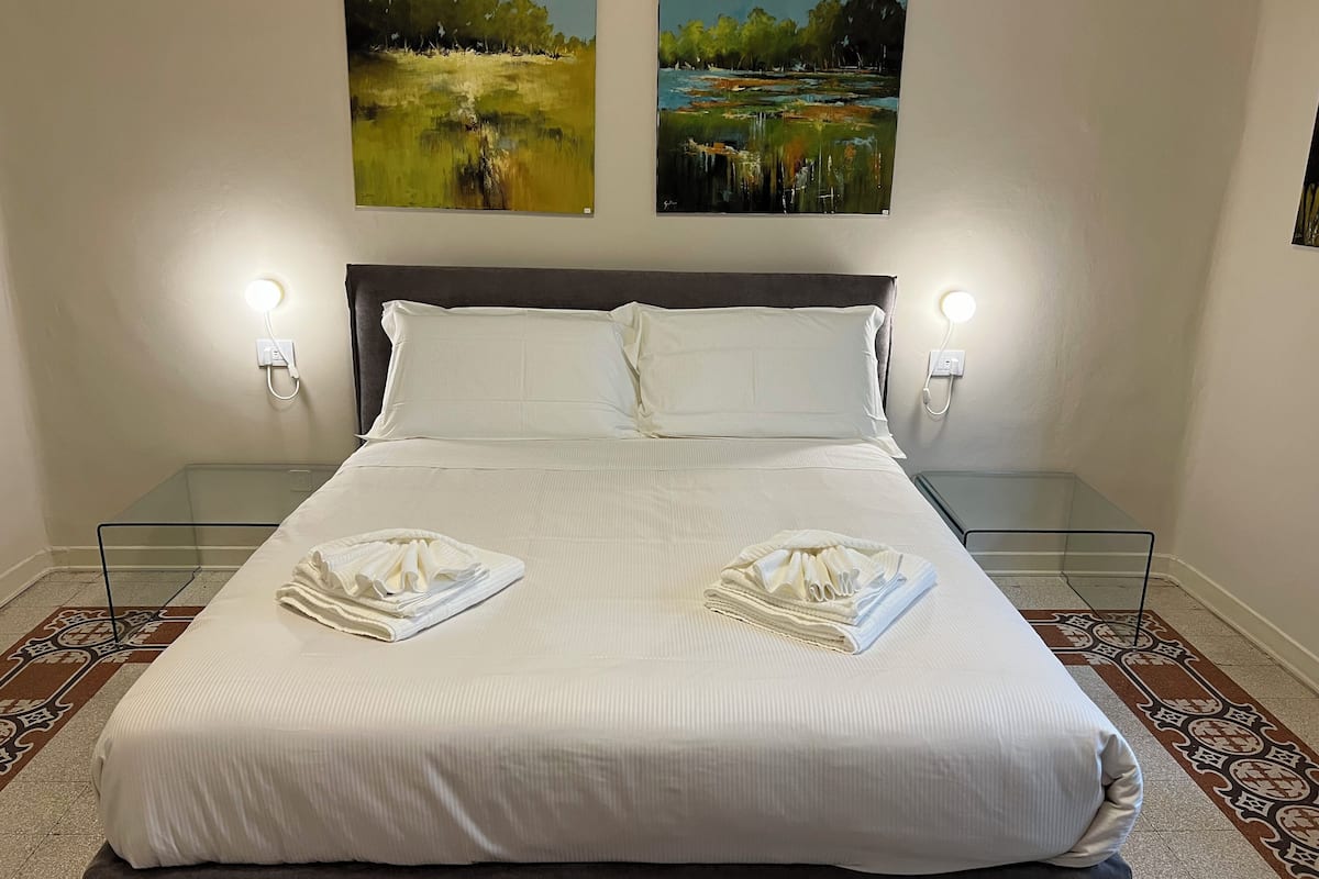 Basic Double Room | In-room safe, desk, free WiFi