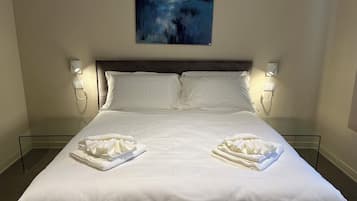 Junior-Dreibettzimmer | Zimmersafe, Schreibtisch, kostenloses WLAN