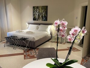 Comfort Studio Suite, 1 King Bed, City View | In-room safe, desk, free WiFi - Foresteria Anguissola Rooms (Cremona)