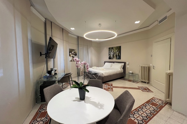 Suite estudio Confort, 1 cama de matrimonio grande, vistas a la ciudad | Caja fuerte, escritorio, wifi gratis