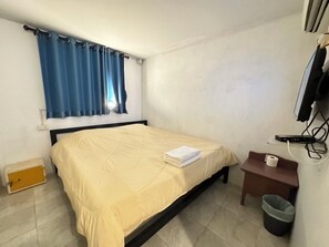 Standard Double Room | 1 bedroom, desk, laptop workspace, bed sheets