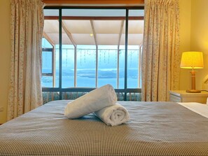 4 bedrooms, desk, iron/ironing board, travel crib