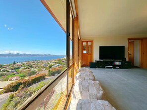 Interior - Blue Horizon Retreat - Close to CBD&Airport (Sandy Bay)