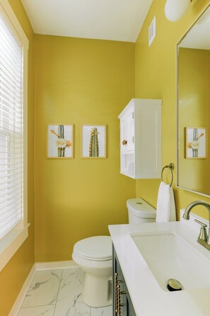 Bruser, hårtørrer, håndklæder, Sæbe