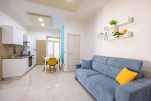 Luxus apartman, kilátással a városra | Nappalirész | LED-tévé