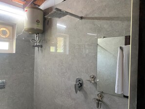 Free toiletries, bidet, towels, shampoo