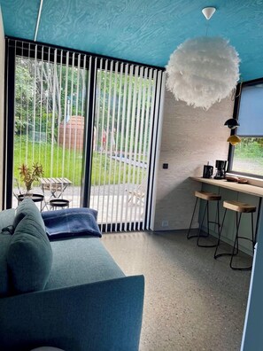 Familjelägenhet - uteplats - utsikt mot trädgården | Vardagsrum