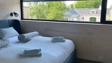 Familienapartment, Terrasse, Gartenblick | 1 Schlafzimmer, kostenloses WLAN