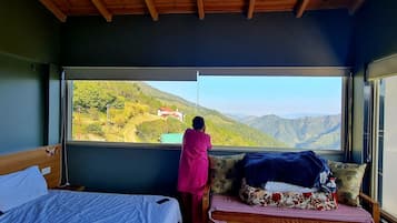 Habitación doble de lujo, vista a la colina | Escritorio, espacio para trabajar con laptop y wifi gratis