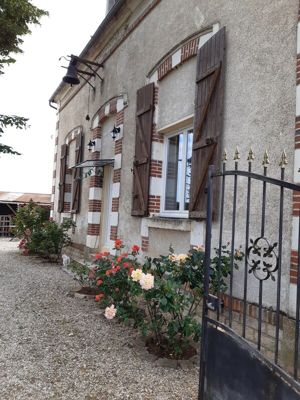 Exterior detail - Former hamlet school, house with 500m2 enclosed grounds and swimming pool. (saint cyr les colons)