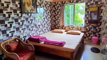 Free WiFi, bed sheets