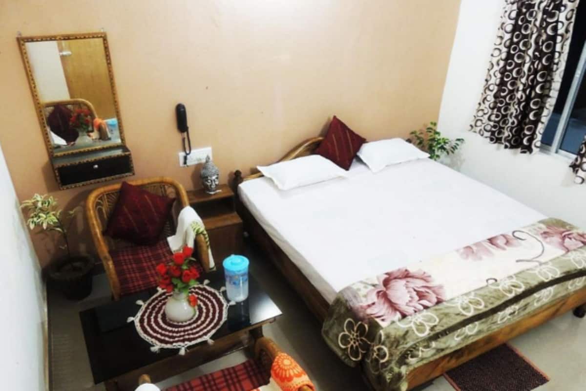 WiFi (free), bed sheets