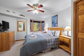 2 bedrooms, iron/ironing board, internet, bed sheets