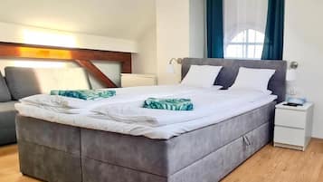 Suite | Iron/ironing board, free WiFi, bed sheets