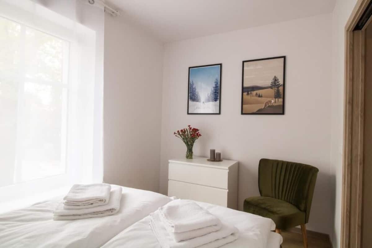 Apartamento superior | Tabla de planchar con plancha, wifi gratis, ropa de cama