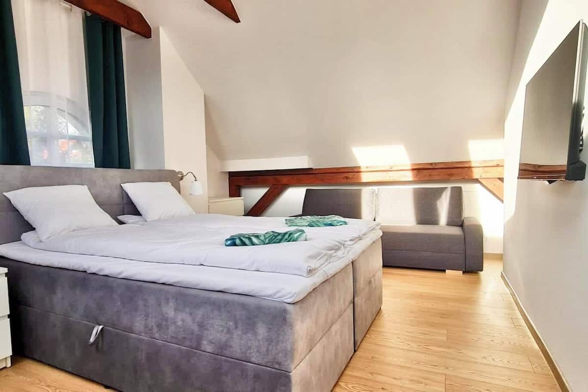 Suite | 1 bedroom, iron/ironing board, free WiFi, bed sheets