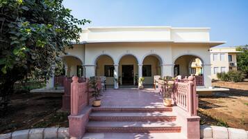 Entrada de la propiedad