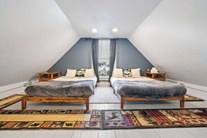 4 bedrooms, desk, iron/ironing board, WiFi