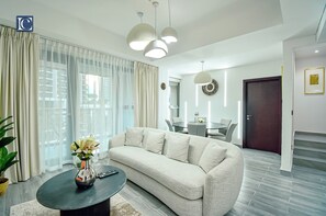 Flat-screen TV - Elegant 3BR Apt. 4 Balconies in 29 Blvd (Dubai)