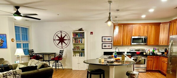 Mikrowelle, Herdplatte, Geschirrspüler