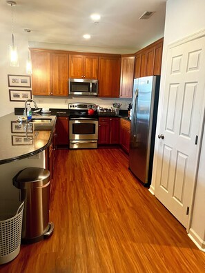 Mikrowelle, Herdplatte, Geschirrspüler