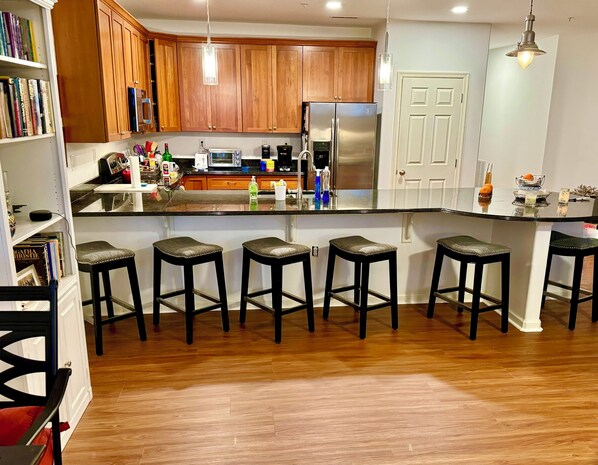 Microwave, stovetop, dishwasher, coffee/tea maker