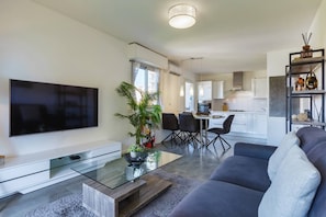 Smart TV - Appart 2 rooms Vue Mer/Montagne, Terrace, Parking (Antibes)