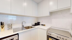 Apartamento, 1 habitación, acceso a la piscina | Cocina privada | Microondas y cafetera o tetera