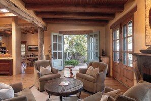 Interior - Casa de Shaman | Luxury Eastside Retreat with Mountain Views (Santa Fe)