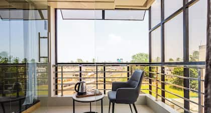 CVR'S HOTEL GLASS BIRD