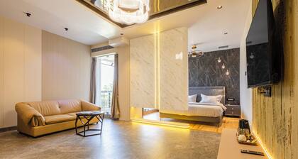 CVR'S HOTEL GLASS BIRD