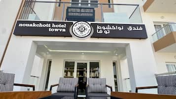 Voorkant accommodatie - avond/nacht