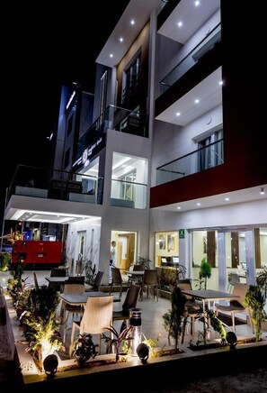 Front of property - evening/night - Nouakchott Hotel Towva (Nouakchott)